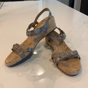 Vaneli tan snake print low heel wedges size 11